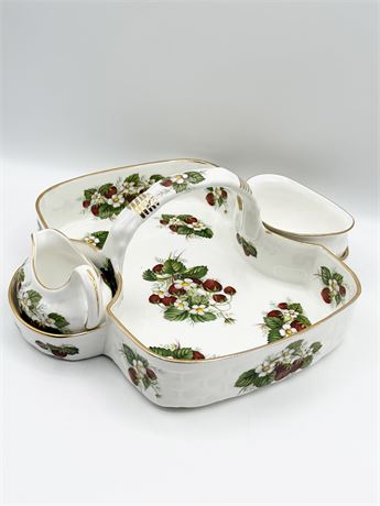 HAMMERSLEY ~ Strawberry Ripe  ~ Strawberry Basket With Creamer & Open Sugar