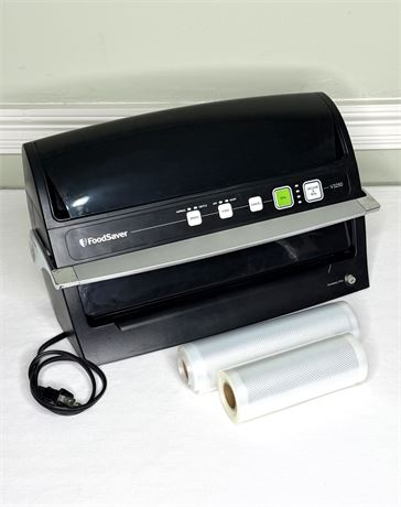 Foodsaver V3250 - Vacuum and Sealer Plus 2 Partial Bag Rolls