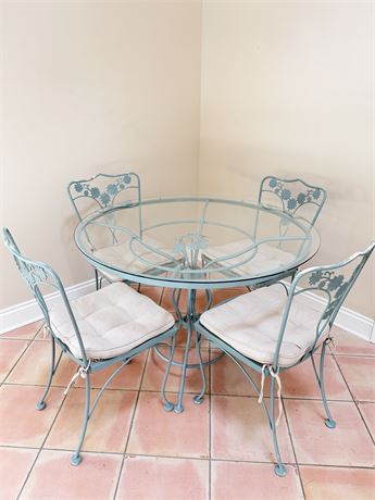 Vtg. 41” Round Wrought Iron Daisy Design 5-Piece Patio Set
