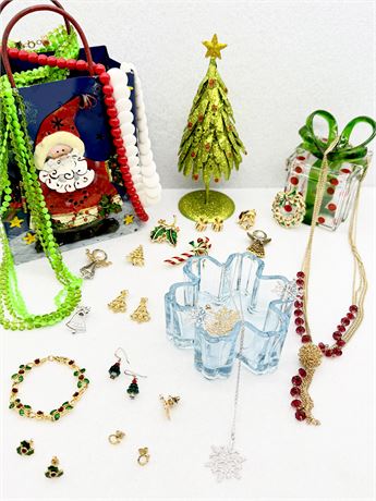FASHION ~ Lot Of (22) Christmas Jewelry Assortment