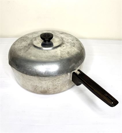 Magnalite GHC 11-1/2” Large Chicken Fryer with Pour Spouts