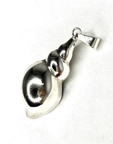 Sterling .925 Silver Shell Pendant.