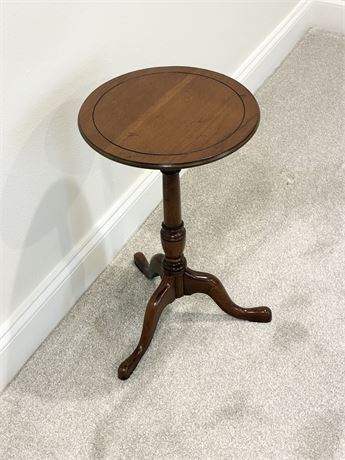 Queen Anne Mahogany Side Table.