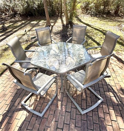 Octagon Patio Table with Leaf Design and 6 Chairs