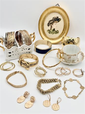 (30) Piece Assorted Fashion Jewelry With (3) Home Decor Pieces