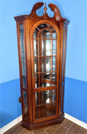 Pulaski Traditional Lighted Cherry Corner Curio Cabinet With Arched Pediment