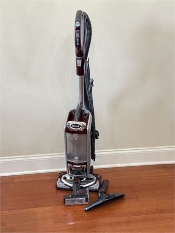 SHARK ~ Vacuum With 5 Attachments