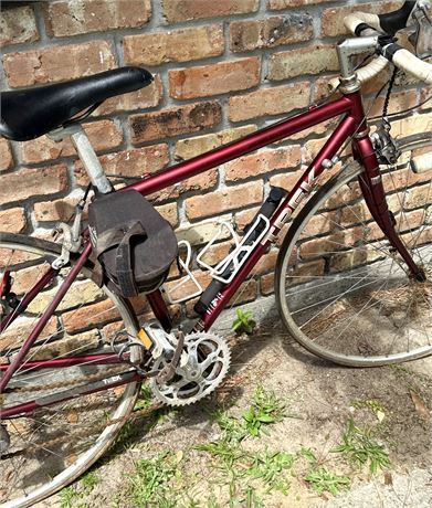 Vintage TREK 470 Road Bicycle Frame and Tire Pump