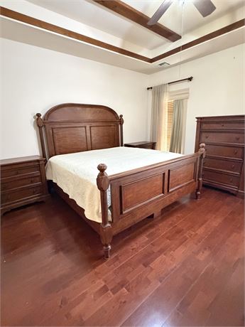 ASHLEY FURN. ~ Solid Wood 4-Piece King Size Bedroom Set