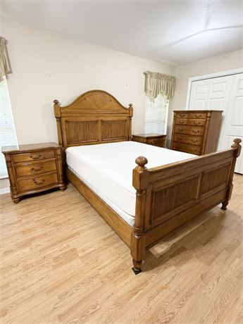 UNIVERSAL FURNITURE ~ Queen Size Inlaid Wood 4-Piece Bedroom Set
