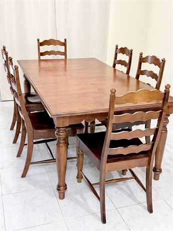 BROYHILL ~ Solid Wood Scalloped Design 7Pc Dining Room Set