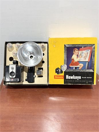 Vtg ~ KODAK BROWN HAWKEYE ~ Flash Camera