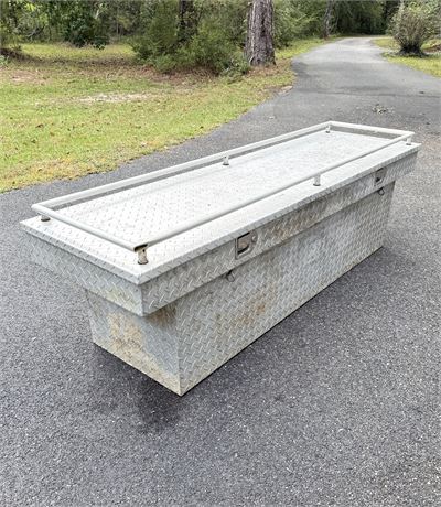 Diamond Plated Aluminum Truck Tool Box with Top Rail