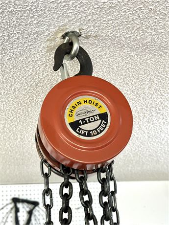 Northern Industrial Tools Chain Hoist - 1 Ton