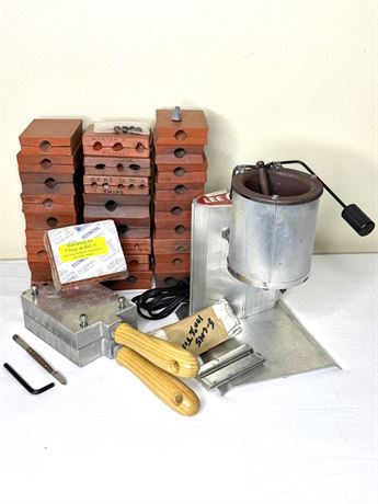 Lee Production Pot IV Electric Pewter Furnace with Casting Molds and Other Tools