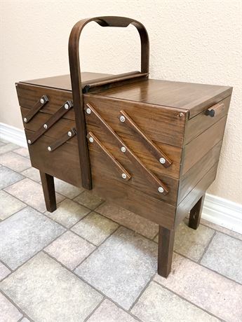 SINGER ~ Solid Wood MCM Accordion-Style Sewing Bo
