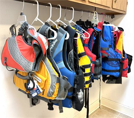 Lot of 15 Life Jackets - Body Glove, Gladiator, Stearns