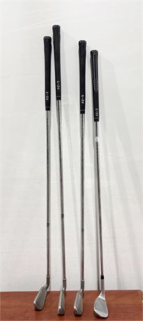 PING ~ Women’s Right Handed Gold Clubs ~ Set of 4