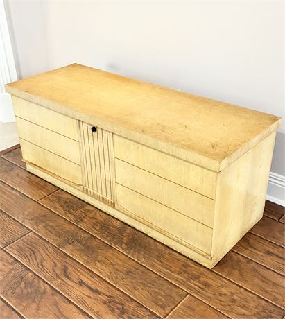 CAVALIER ~ Vtg Cedar Chest