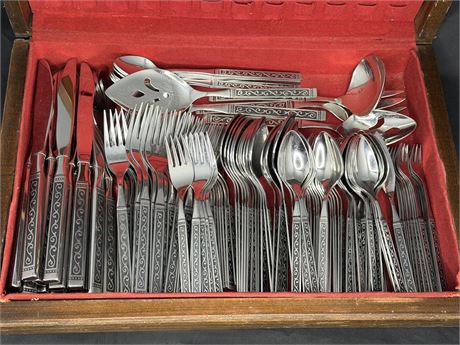 Vtg Oneida Spanish Court 1881 Rogers Stainless Steel Flatware -Service For 17