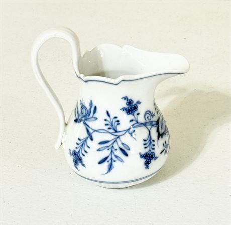 MEISSEN ~ Blue Onion Creamer