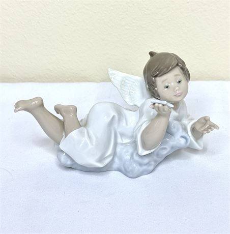Lladro Little Angel with Star Making A Wish 5725