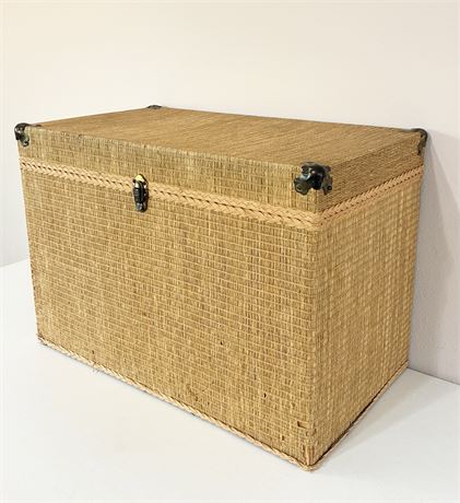Vtg Wicker/Rattan Decorative Storage Trunk W/ Brass Accents