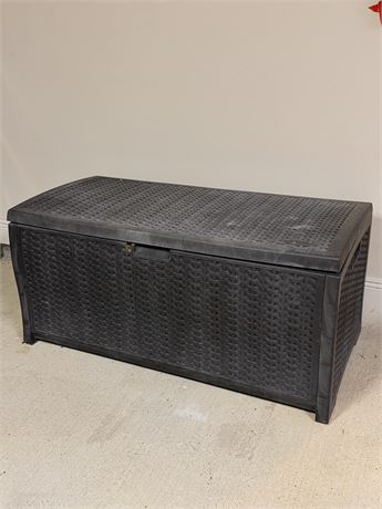 SUNCAST ~ XL Storage Deck Box
