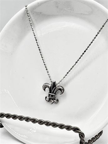 925 ~ Fleur De Lis Pendant & Chain