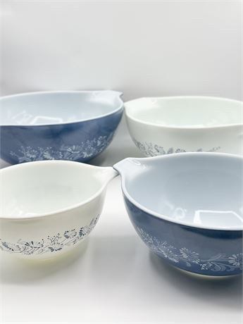 PYREX ~ Colonial Mist ~ Stackable Mixing Bowl Set Of (4)