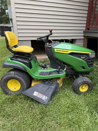 JOHN DEERE ~ S130 42-in 22 -HP V-Twin Gas Lawn Tractor