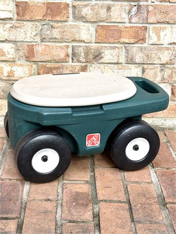 Step2 Multi Purpose Garden Hopper