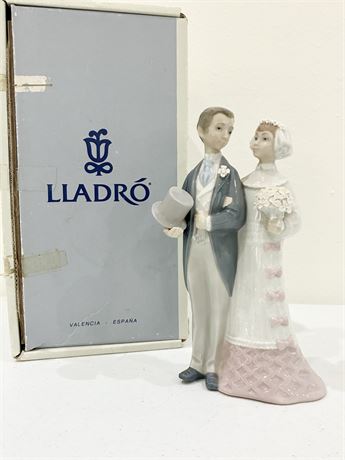 LLADRÓ ~ “Wedding” Porcelain Figurine ~ (Read Description)