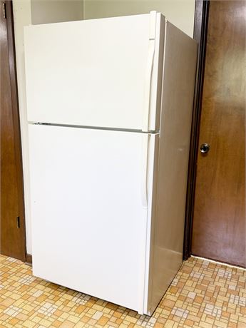 KENMORE ~ 2005 White Top Freezer Refrigerator