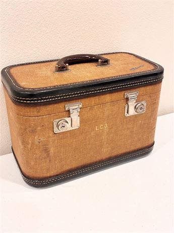 WHEARY ~ “Prom Queen” ~ Vtg Train Case