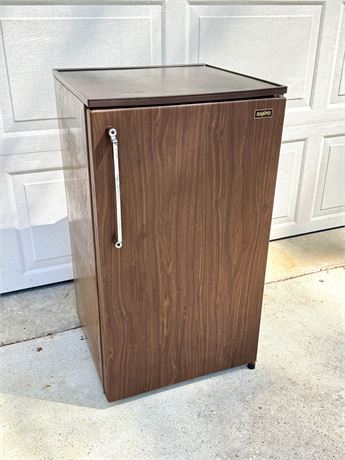 Sanyo Mini Fridge