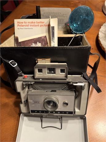 Vtg Polaroid 320 Automatic Land Camera w/case and Flash