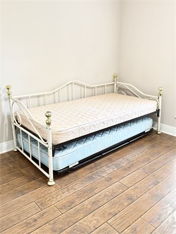 Twin Metal Day Bed With Trundle Bed
