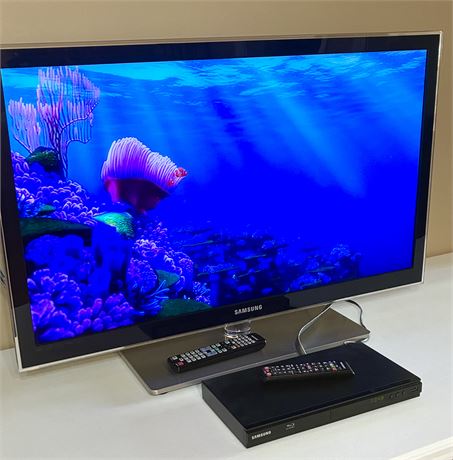 SAMSUNG ~ 40” Flat Screen TV & Blu-Ray DVD Player