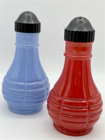 HAZEL-ATLAS ~ Vtg. Glass Salt & Pepper Shakers