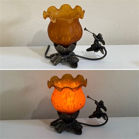 (1) Glass / Metal Cherub Flower Lily Lamp