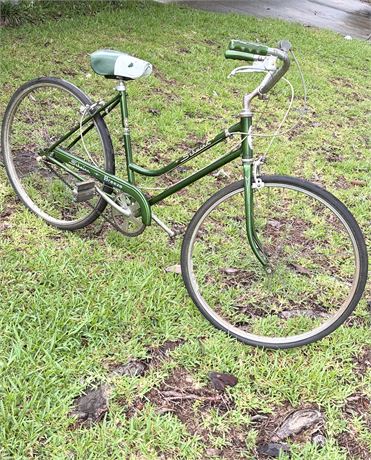 SCHWINN  ~ “Breeze” ~ Vtg Ladies 26” Bicycle
