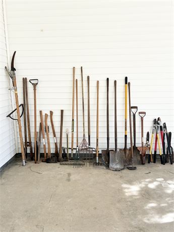Lot of 26 Garden Tools