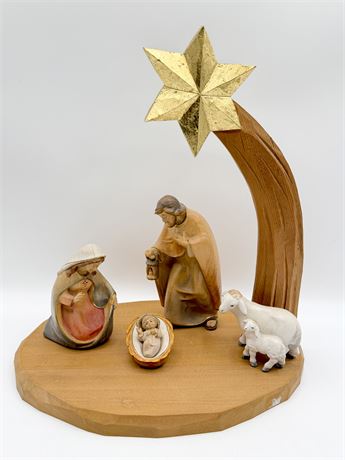 PEMA KRIPPE ~ Hand Painted Carved Wood Nativity Set