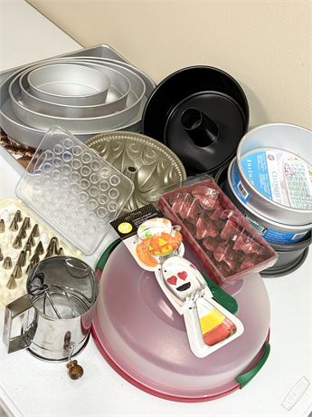 Assortment of Barely Used Bakeware