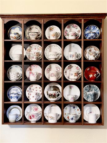 THE DANBURY MINT ~ Cups & Saucers Of The World’s Great Porcelain Houses
