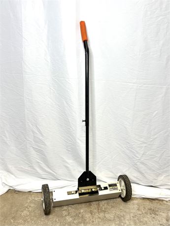 Central Machinery 22” Magnetic Floor Sweeper with Release